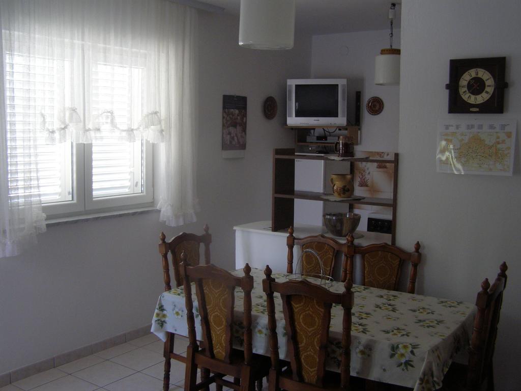 Apartments Rovis Tar-Vabriga Exterior photo